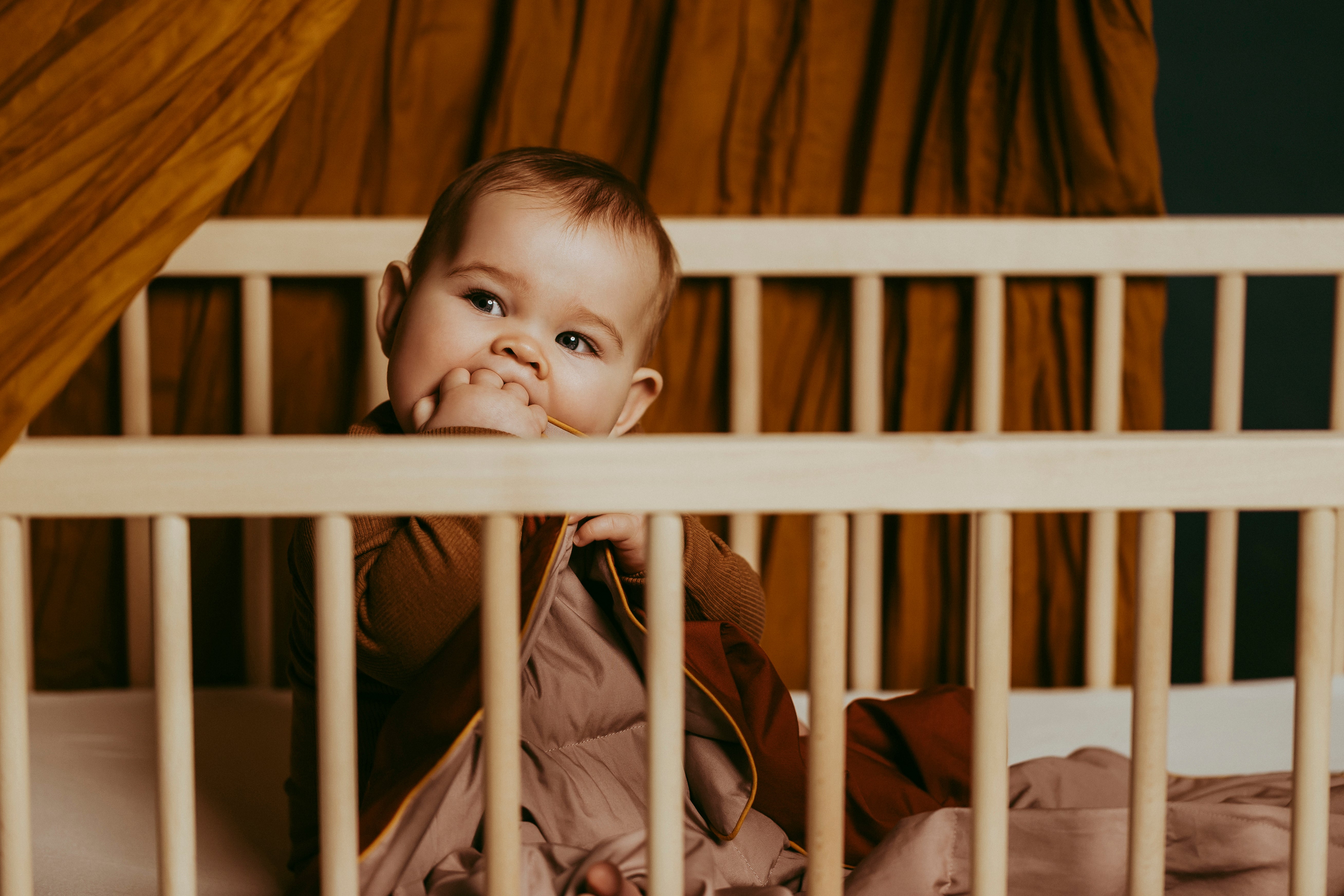 Må baby sove med sut?